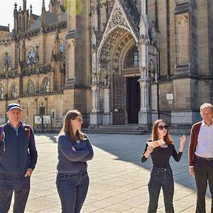 Pilgern ist ein wesentliches Element des Heiligen Jahres 2025. Deshalb verband die zukünftige Pfarre Linz-Mitte das Fest der Amtseinführung mit einem Pilgerweg der Hoffnung im Pfarrgebiet. Eine Station war der Linzer Mariendom.