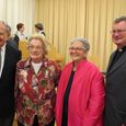         Rektor Petrus Bsteh (Forum für Weltreligionen), Preisträgerin Irmgard Aschbauer, Preisträgerin Ruth Steiner, Bischof Manfred Scheuer                       