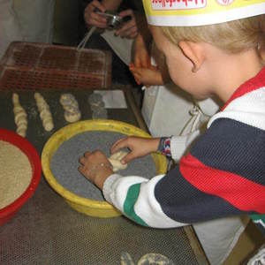 Kindergarten besucht Bäckerei