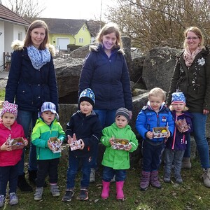 Wir bemalen Eier und gestalten unsere Osternester!