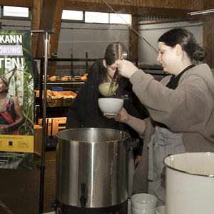 Fastensuppen-Essen am Bauernmarkt