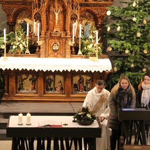 Die beiden Lektorinen und Schwestern Alexandra und Caroline Pommermayr