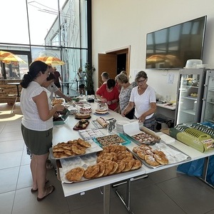 im Kuchenparadies der KFB Frauen