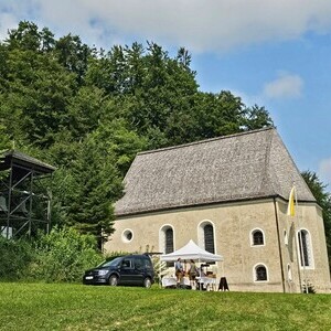 Die Sebald-Kapelle mit nebenstehendem Glockenturm