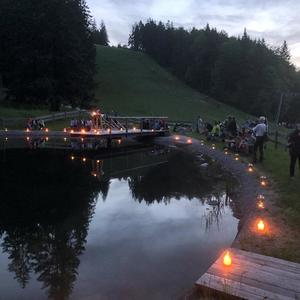 Diesmal hält das Wetter und wir können beim Teich auf der Forsteralm den 'Hl. Geist fangen'.