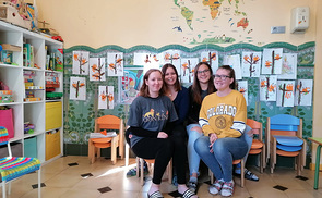 Caritas-Schülerinnen in Barcelona