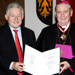 LH Pühringer verleiht Bischof Schwarz das Große Ehrenzeichen des Landes OÖ 14.6.2010