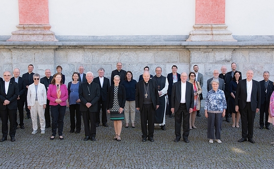 Gruppenbild der österreichischen Bischöfe mit Frauen in kirchlichen Leitungspositionen am 14. Juni 2021