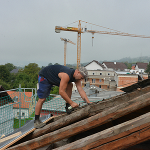 Der Pfarrhof erhält 2013 einen neuen Dachstuhl