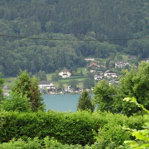 ... mit Blick auf den Attersee!