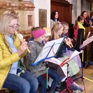 Flöten-/Gitarrengruppe der Volksschule