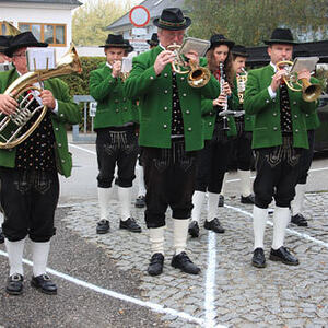Festzug mit der Erntekrone