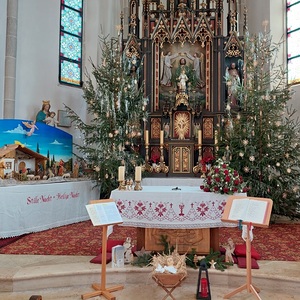 Schmücken des Christbaums am 23. Dezember 2022