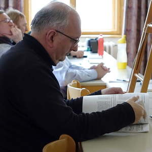 Gemeinsam werden Notenbilder betrachtet ...