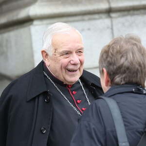 Gratulation zum 85. Geburtstag von Bischof em. Maximilian Aichern auf dem Linzer Domplatz