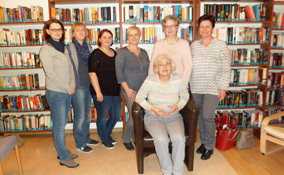 Heidi Briglauer, Cordula Freitag, Bettina Eder, Sabine, Kathrin Samhaber, Angela Schwaiger, vorne: Marianne Mayr