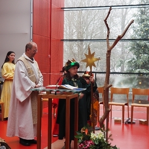 OLYMPUS DIGITAL CAMERA         