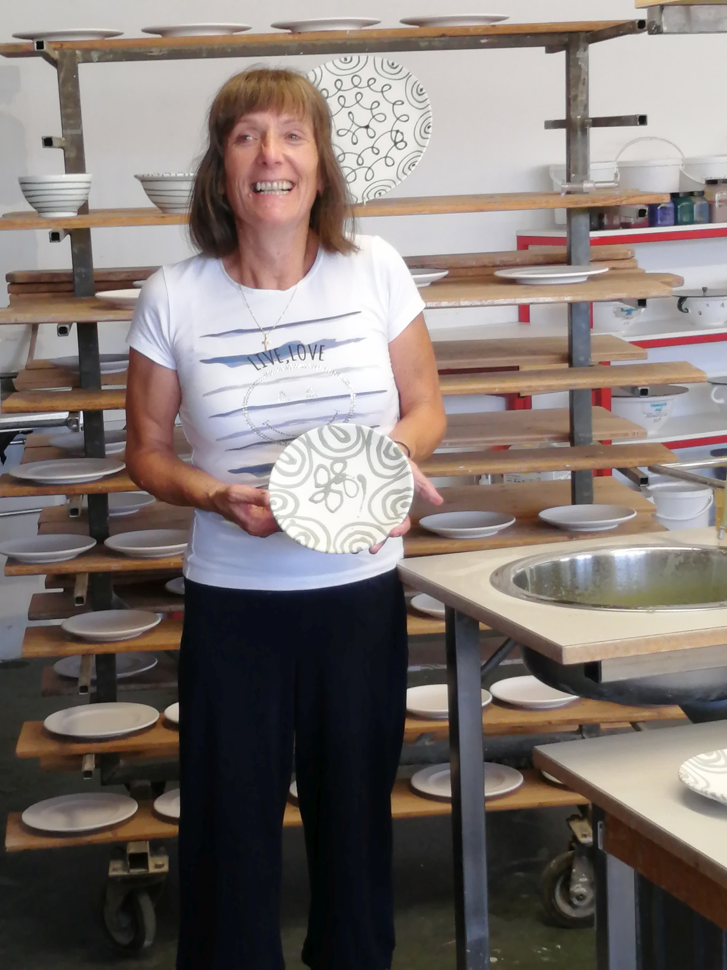 KFB Ausflug / hhirsch/pfarreottnang Ausflug zur Grünen Erde in Pettenbach und Gmundner Keramik in Gmunden