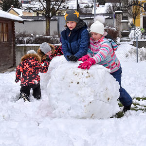Die Jungschar Kirchdorf mit Schneespielen in der Gruppenstunde