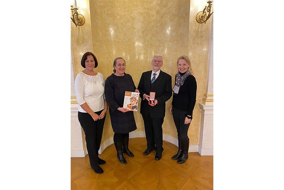 Das Team von UNSERE KINDER: v. li.: Margit Werger, Verlagsleiterin und Caritas-Vorstandsmitglied Edith Bürgler-Scheubmayr, Martin Kranzl-Greinecker und Anna Kapfer-Weixlbaumer