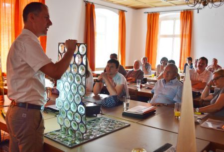 Robert Geyer Kubista von der Glasmalerei des Stiftes Schlierbach. Foto: Kunstreferat Diözese Linz