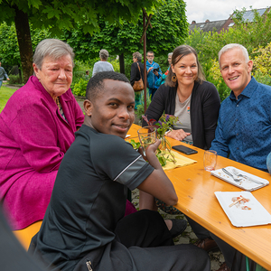 Frühschoppen im Pfarrgarten