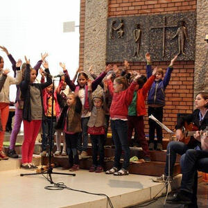 Sommerbeginn mit Harfenmusik, Kindermesse und Kinderfest