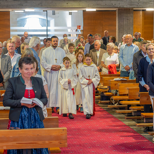 Festlicher Einzug zum Gottesdienst