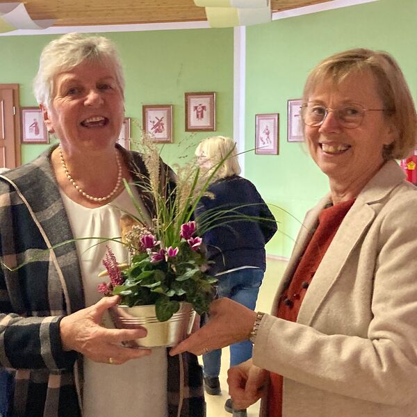 Paula Wintereder (re) mit einer Jubilarin