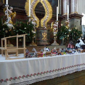 Endlich haben die Tiere ihr Ziel erreicht: die Krippe mit dem Heiland!