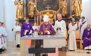 Kollerschlag: Neuer Volksaltar in renovierter Pfarrkirche geweiht