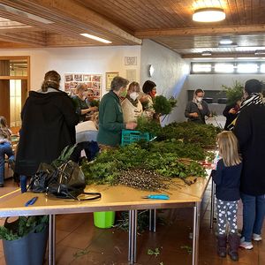 mit Erstkommunionmüttern und -kindern