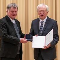 Von Bischof Manfred Scheuer mit der Severinmedaille ausgezeichnet: Mag. Maximilian Leonhardmair – Neuhofen an der Krems