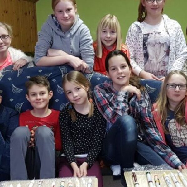 Minis basteln Osterkerzen