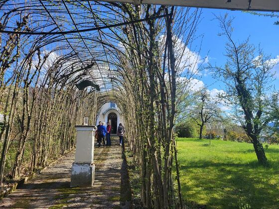 Der Garten des Karmelitinnenklosters in Gmunden wird für Besucher:innen geöffnet.