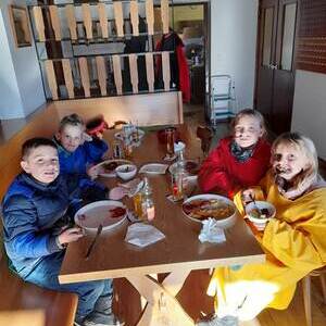 Die Sternsinger unterwegs.