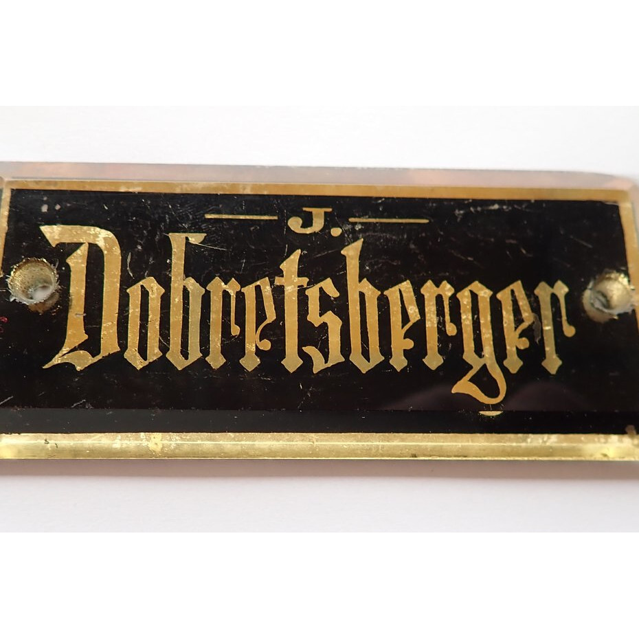 Ein extravagantes Namensschild aus dem Mariendom / © Mariendom Linz Ein extravagantes Namensschild aus dem Mariendom