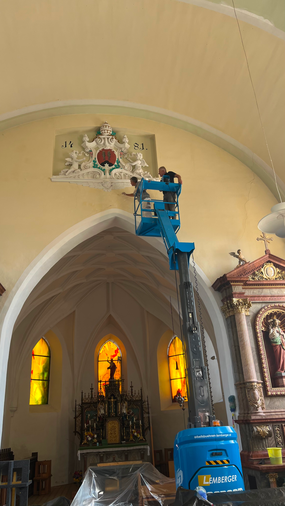 Reparaturarbeiten im Inneren der Kirche