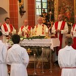 KonsR. Pater Siegfried Schöndorfer begeht sein 40-jähriges Priesterjubiläum im Kreise seiner Mitbrüder.