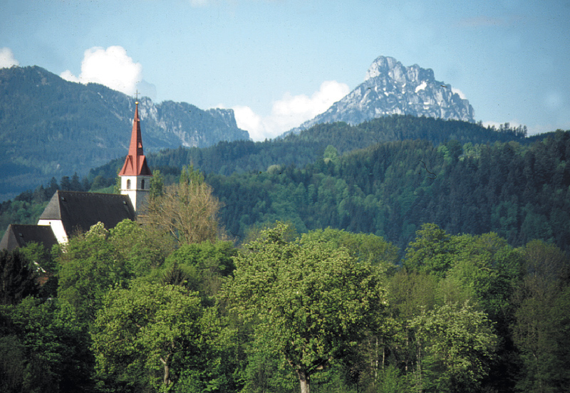 Kirche Heiligenleithen mit Traunstein / Fritz Ebner - Fotoklub Pettenbach Kirche Heiligenleithen mit Traunstein