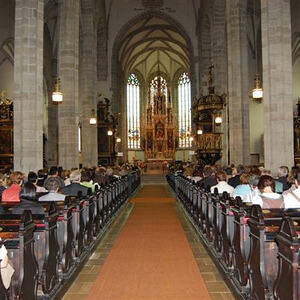 Trachtensonntag mit Ehejubilaren