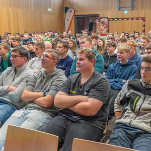 Bischof Manfred Scheuer besuchte die Landwirtschaftsschule in Schlierbach
