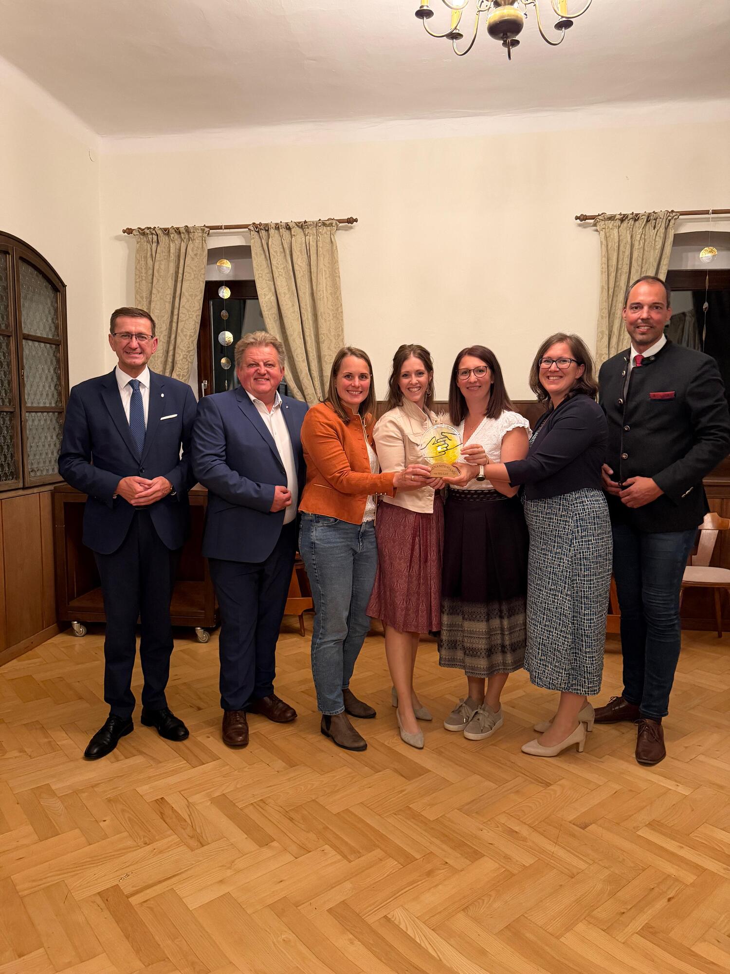 Verleihung Ehrenamtshand an das Team der Kinderkirche