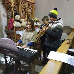 Edith Greindl und zwei Trompeten