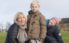 Vom Oma-Dienst profitieren die 'Leih-Omas' genauso wie die Familien, die ihn in Anspruch nehmen.