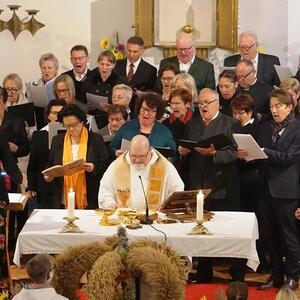 Festgottesdienst und Feier in der MZH 