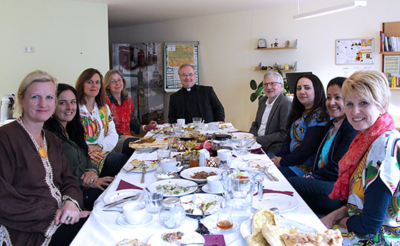  Lederhilger und Caritas-OÖ-Präsident Franz Kehrer zu Besuch bei der Caritas.