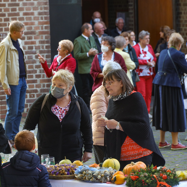 Schmankerlmarkt am Kirchenplatz