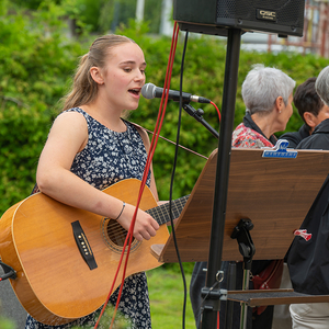 Frühschoppen im Pfarrgarten