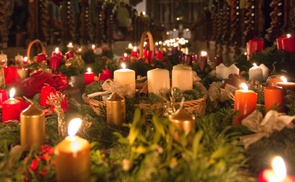 Advent, Advent, die erste Kerze brenntFür die Christen beginnt am ersten Adventsonntag nicht nur ein neues Kirchenjahr, sondern auch der Weihnachtsfestkreis. Vielerorts fanden am Samstag Adventkranzweihen statt so wie in der Stiftsbasilika von St. 